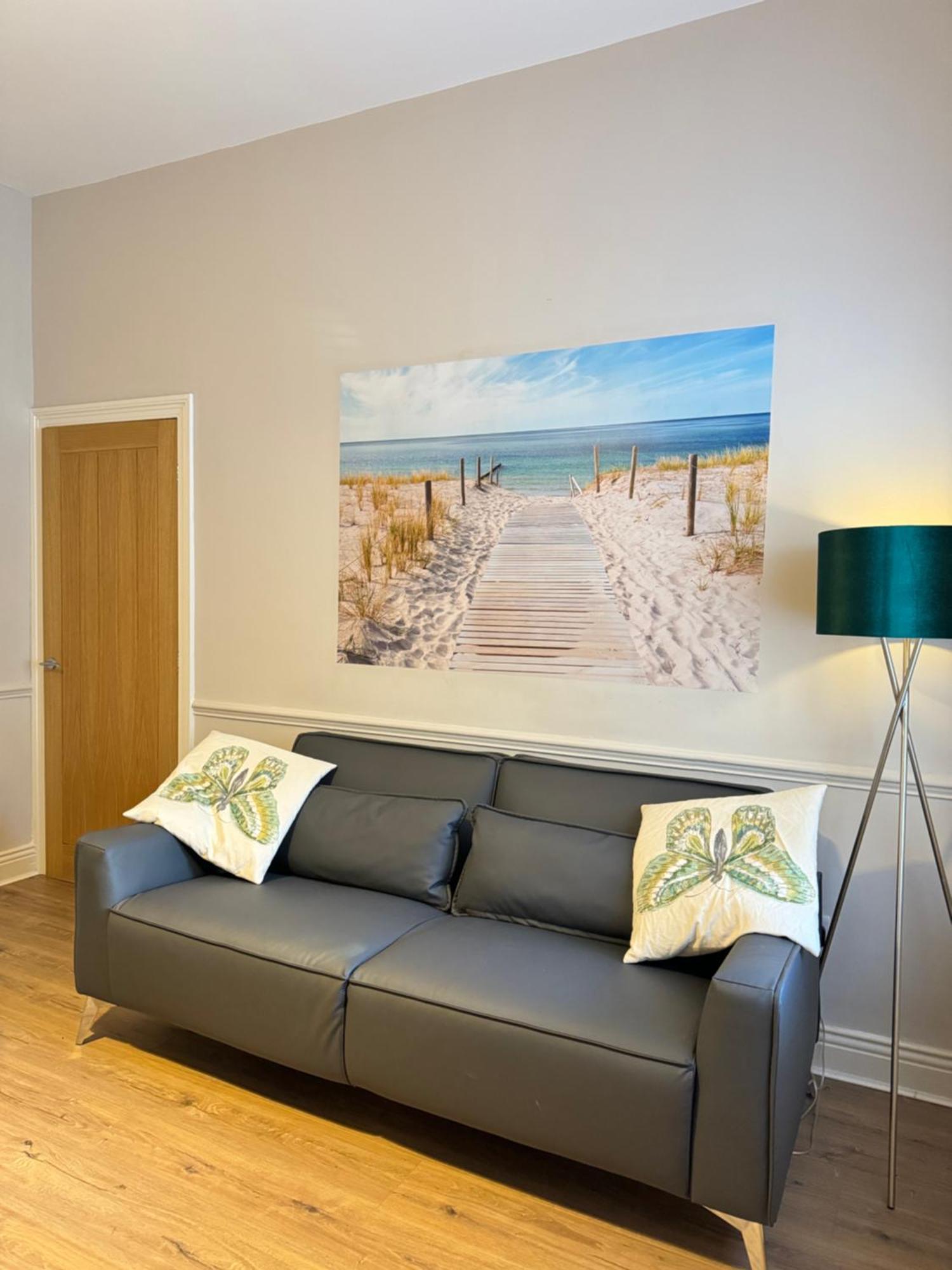 Rockcliffe Retreat, Stylish Coastal Apartment Уитли Бей Екстериор снимка