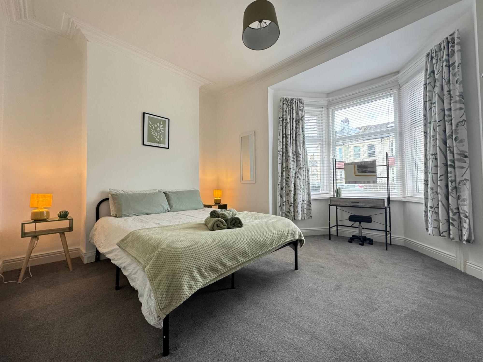 Rockcliffe Retreat, Stylish Coastal Apartment Уитли Бей Екстериор снимка