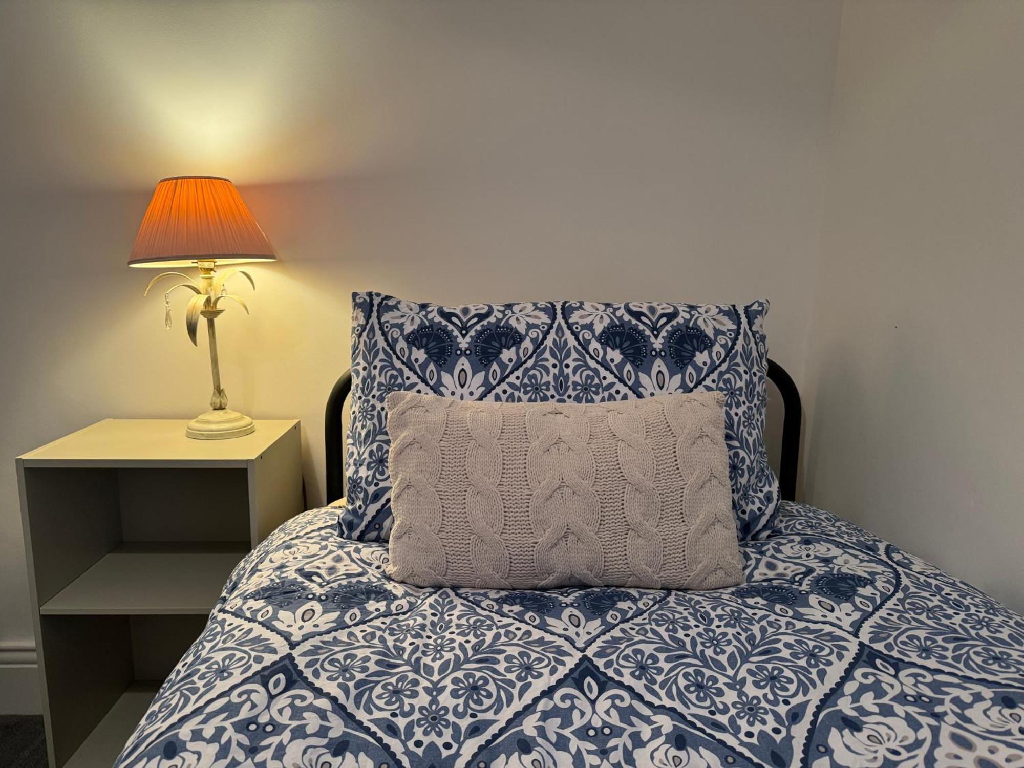 Rockcliffe Retreat, Stylish Coastal Apartment Уитли Бей Екстериор снимка